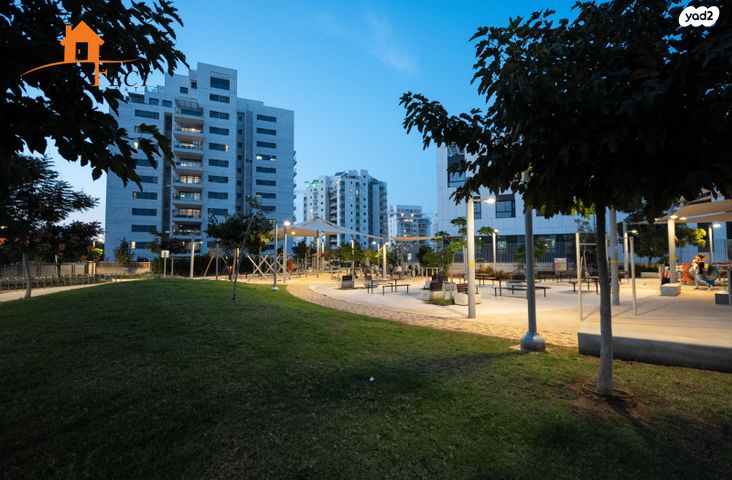 דירה, חנה רובינא, הרצליה