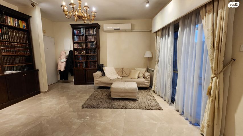 דירה, שומרי אמונים 8, ירושלים