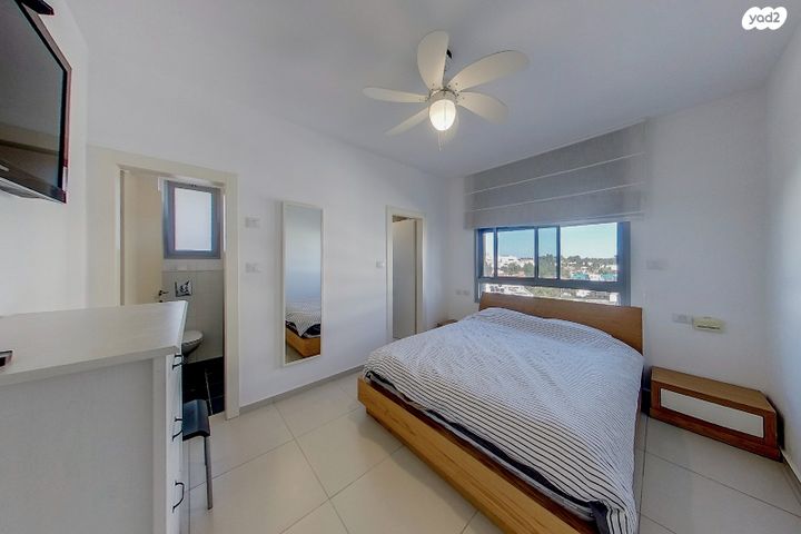 דירה, הזמר העברי, כפר סבא