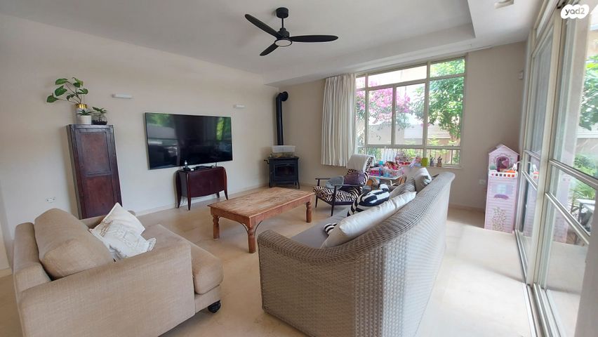 דו משפחתי, אבן יהודה