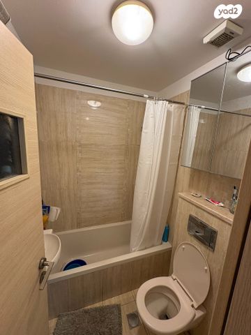 דירה, יוסף חכמי, בית וגן, ירושלים