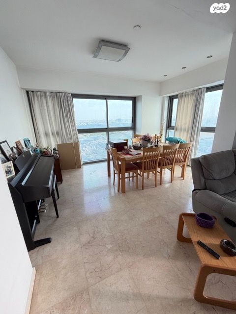 דירה, הרצליה