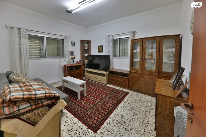 דירת גן, חנה סנש, קרית אתא