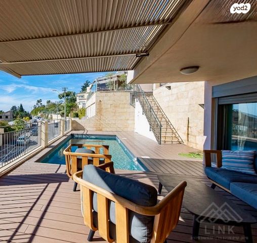 דו משפחתי, אסתר רבין, הוד הכרמל, דניה, חיפה