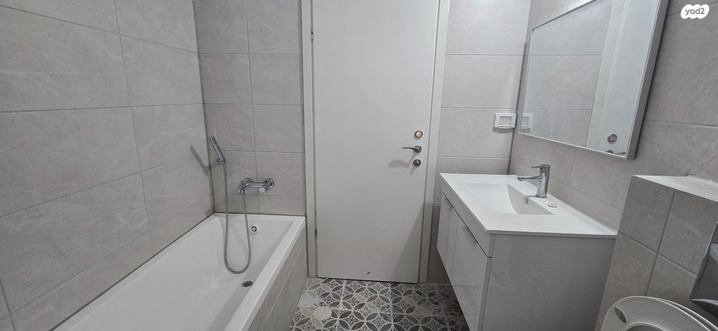 דירה, אליהו גולומב, פתח תקווה