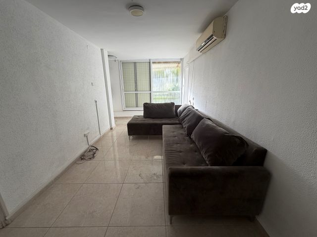 גבעה א', שביט