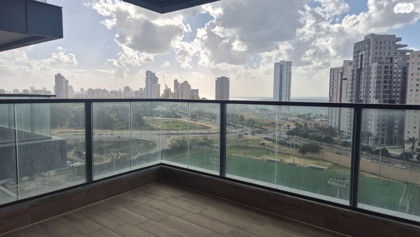 דירה, אמנון ליפקין שחק, נוף הטיילת, נתניה