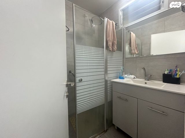 דירה, אליהו נחייסי, עמידר, בת ים