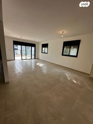 דירת גן, בנימין ד'ישראלי, אחוזה, חיפה