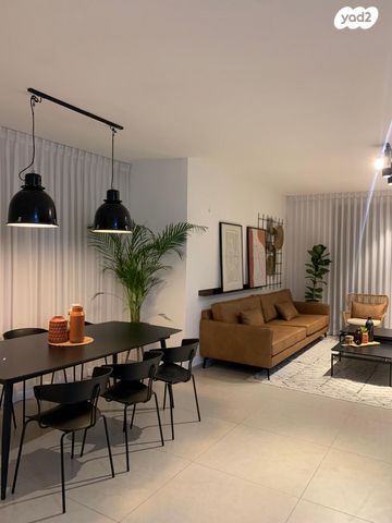 דו משפחתי, הנרייטה סאלד, כרמי גת, קרית גת