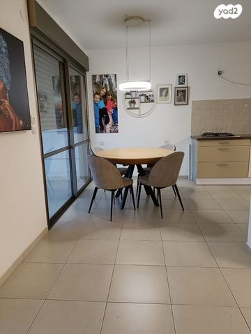 דירה, גנים א', גני תקווה