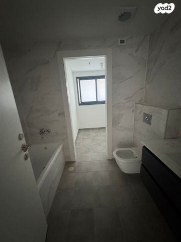 דירה, הרב הרצוג 8, צפון מערב מרכז העיר, נתניה