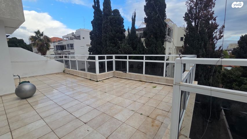 גג/ פנטהאוז, ב' / צפון מערב העיר, רחובות