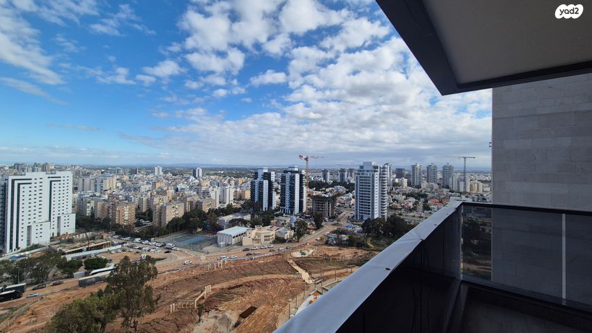 דירה, אמנון ליפקין שחק, נוף הטיילת, נתניה