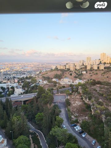 דירה, הרב קניאל 11, מעונות גאולה, חיפה