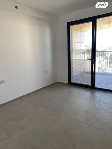 דירה, עין דור, שער פלמר, תחנת רכבת השמונה, חיפה