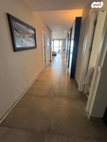 גג/ פנטהאוז, עוזי חיטמן, עיר ימים, נתניה