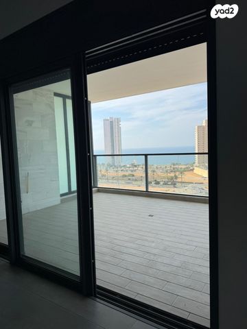 דירה, אמנון ליפקין שחק, נוף הטיילת, נתניה