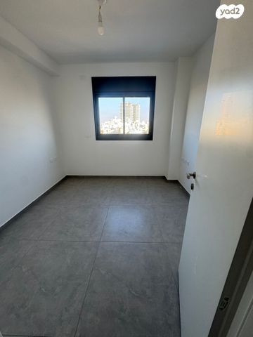 דירה, הרב הרצוג 8, צפון מערב מרכז העיר, נתניה