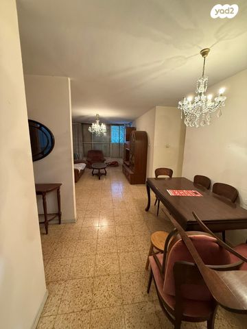 דירה, שער ציון 9, קרית שרת מערב, חולון