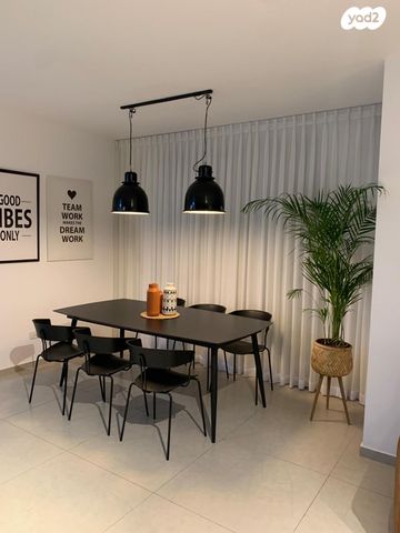 דו משפחתי, הנרייטה סאלד, כרמי גת, קרית גת