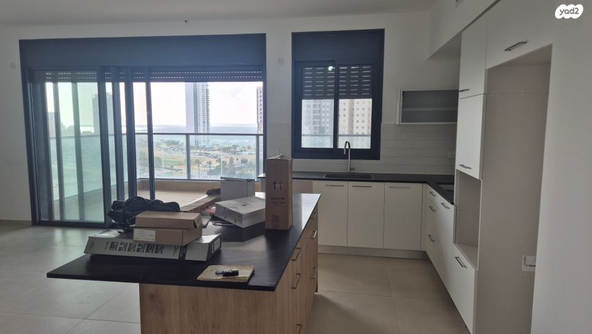 אמנון ליפקין שחק 