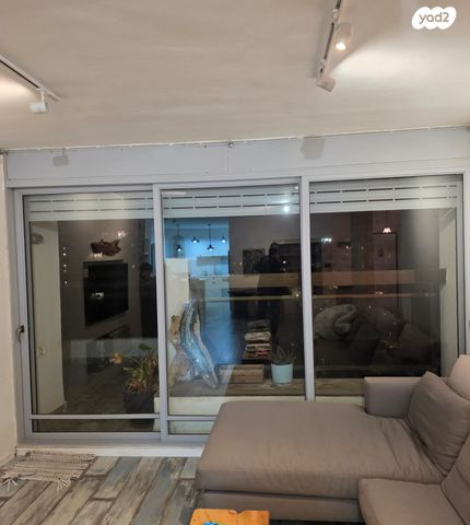 דירה, אורי צבי גרינברג, אזורי חן, גימל החדשה, תל אביב יפו