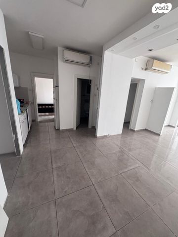 דירה, דקר, בת ים