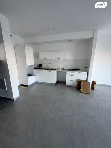 דירה, הרב הרצוג 8, צפון מערב מרכז העיר, נתניה