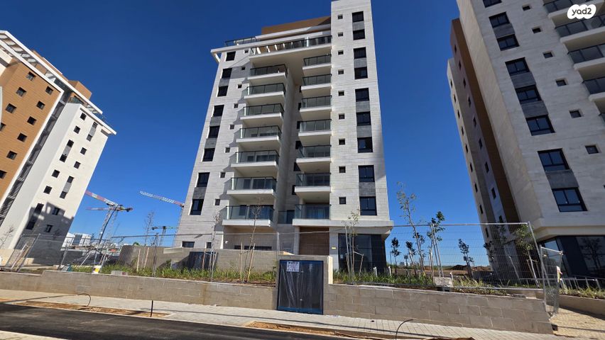 לאה גולדברג 