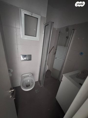 דירה, דקר, בת ים