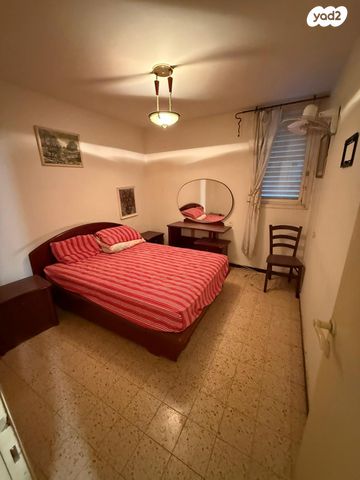 דירה, שער ציון 9, קרית שרת מערב, חולון