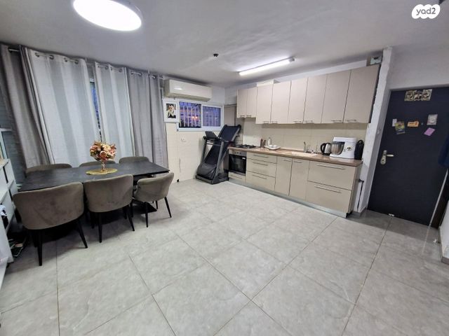 תל גיבורים 28