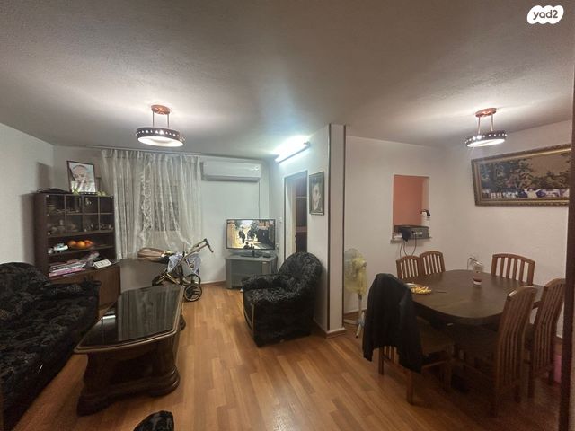 אליהו נחייסי 