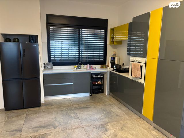 דו משפחתי, האילנות, גבעת נשר, נשר