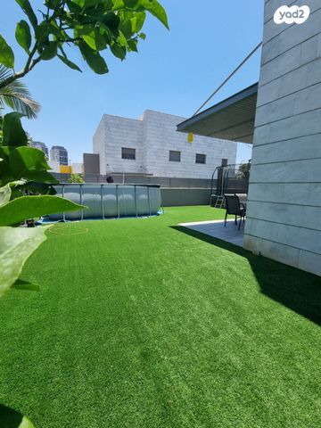 דו משפחתי, הנרייטה סאלד, כרמי גת, קרית גת