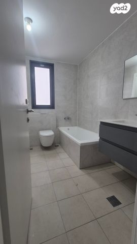 דירה, אמנון ליפקין שחק, נוף הטיילת, נתניה