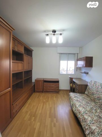 דירה, הרב קניאל 11, מעונות גאולה, חיפה