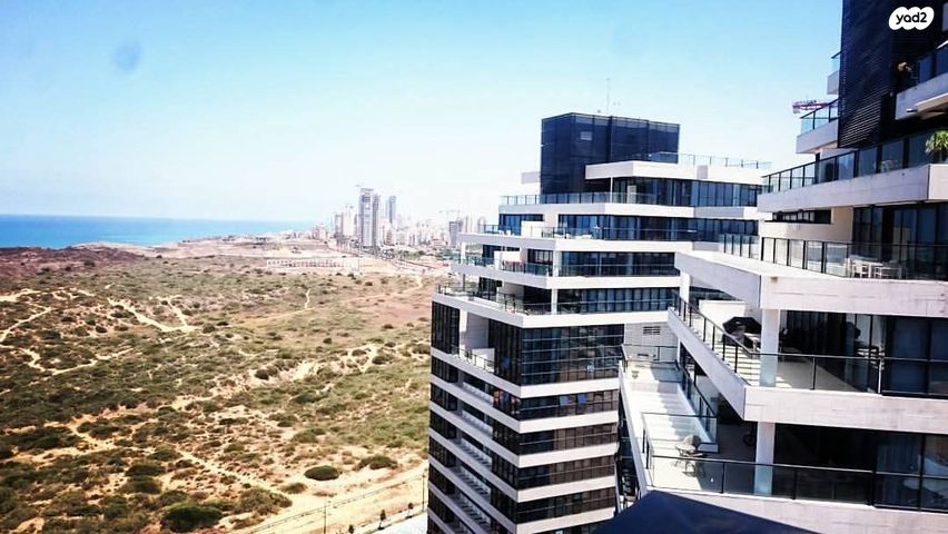 גג/ פנטהאוז, עוזי חיטמן, עיר ימים, נתניה