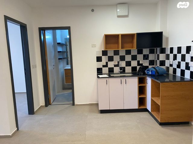 דירה, עין דור, שער פלמר, תחנת רכבת השמונה, חיפה