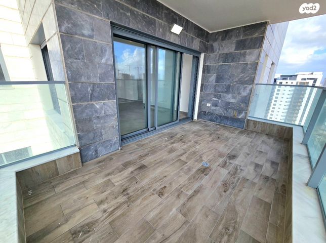 דירה, שדרות בן אב"י 6, נוף הטיילת, נתניה