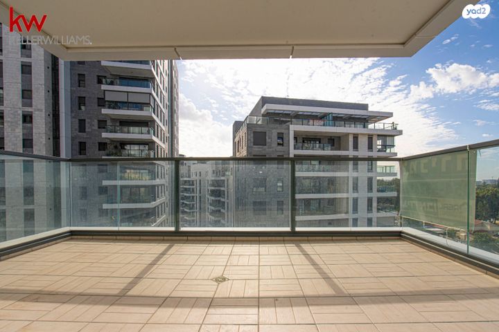 דירה, הרצליה