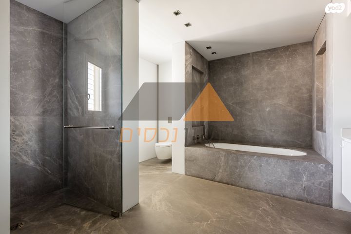 גג/ פנטהאוז, נווה אביבים, תל אביב יפו