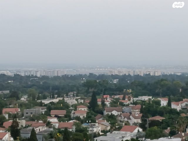 דירה, גנים א', גני תקווה