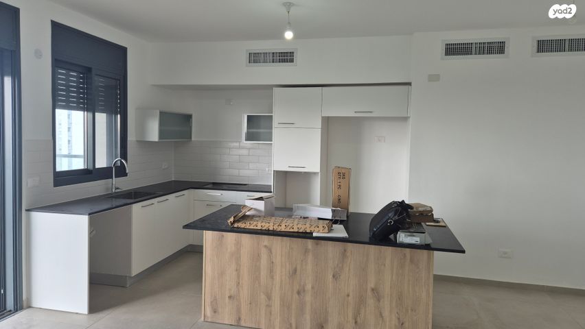 דירה, אמנון ליפקין שחק, נוף הטיילת, נתניה