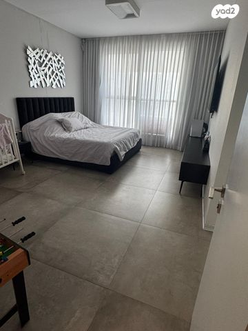 גג/ פנטהאוז, עוזי חיטמן, עיר ימים, נתניה