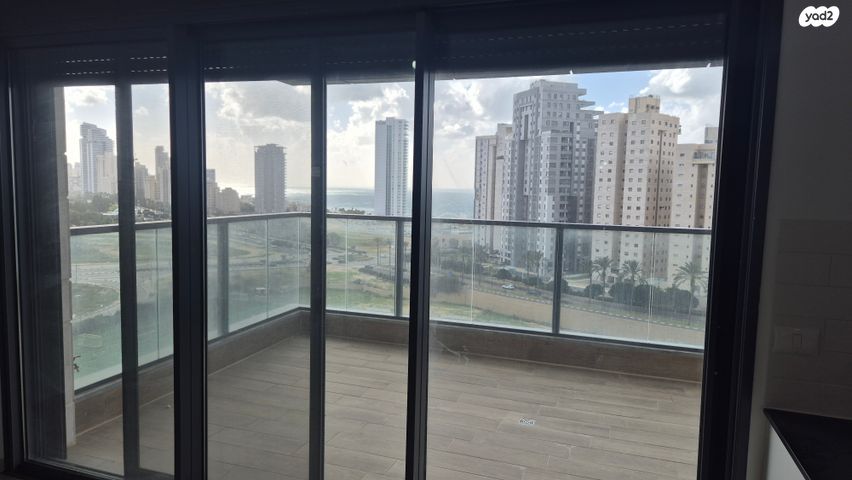 דירה, אמנון ליפקין שחק, נוף הטיילת, נתניה