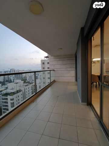 דירה, גנים א', גני תקווה