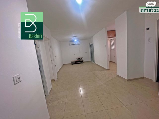 דירה, הדולב, חצור הגלילית