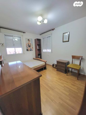 דירה, הרב קניאל 11, מעונות גאולה, חיפה